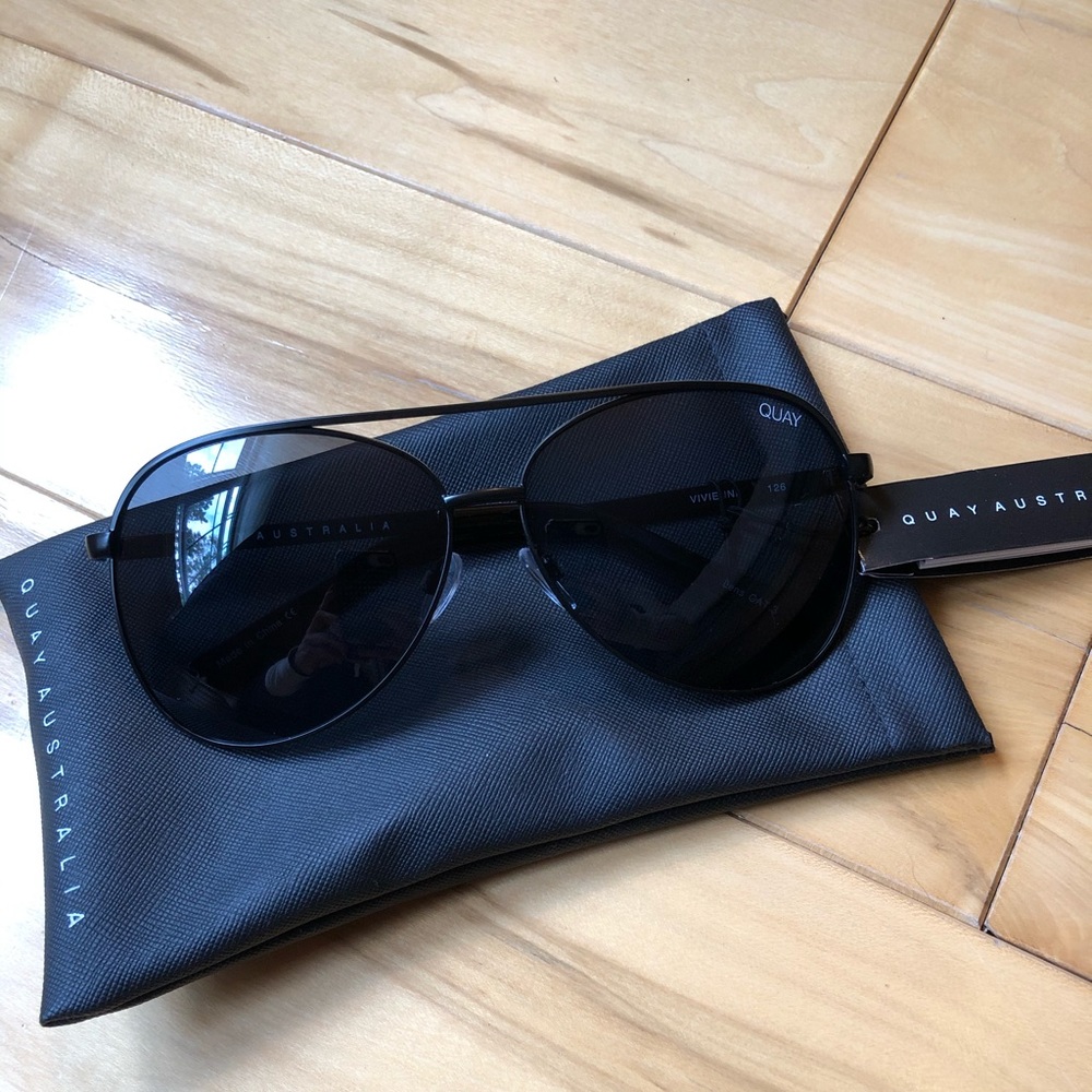 Quay Australia never worn sunglasses
